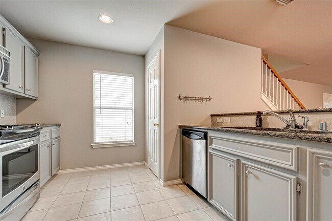 Building Photo - 1718 Redwing Cove Dr