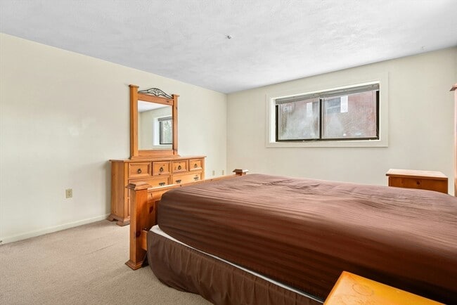 Building Photo - 318 Codman Hill Rd