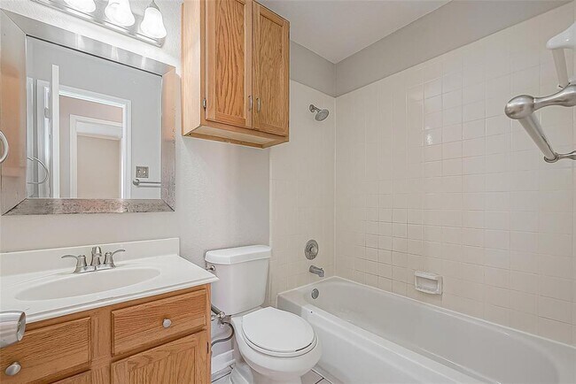 Building Photo - 6419 New World Dr