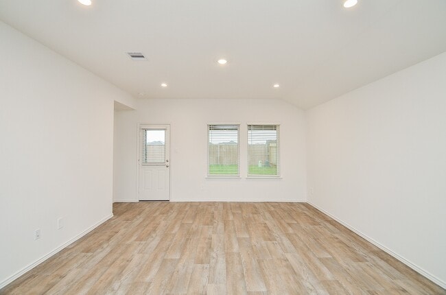 Building Photo - 31310 Yatesbury Ln