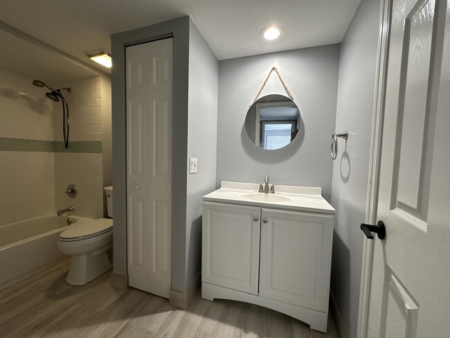 Building Photo - 308 3rd Ct