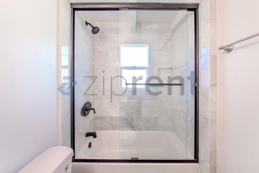 Building Photo - Unit Unit A
