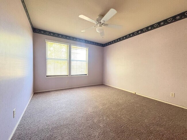 Building Photo - Spacious 4 Bedroom Home in Quiet Galt Neighborhood