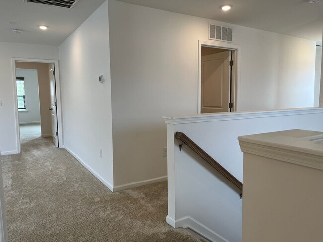 Building Photo - Stunning, Elegant Residence in Fuquay-Vari...