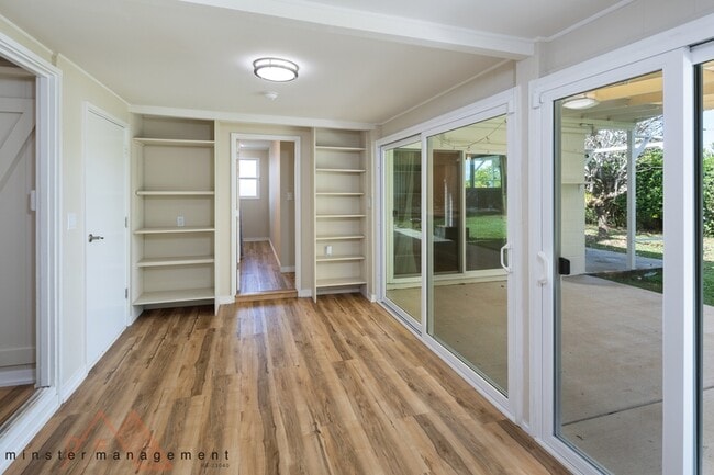 Building Photo - 531 Ulumu St