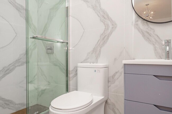 Building Photo - 472 Gates Ave