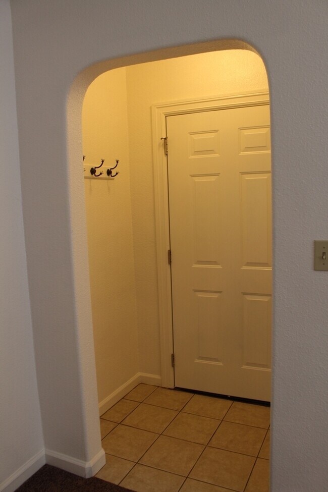 Building Photo - South Ave Turlock