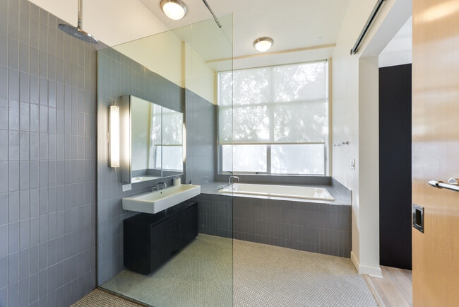 Building Photo - 4080 Glencoe Ave