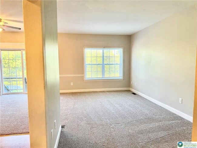 Building Photo - 288 Maple Ct