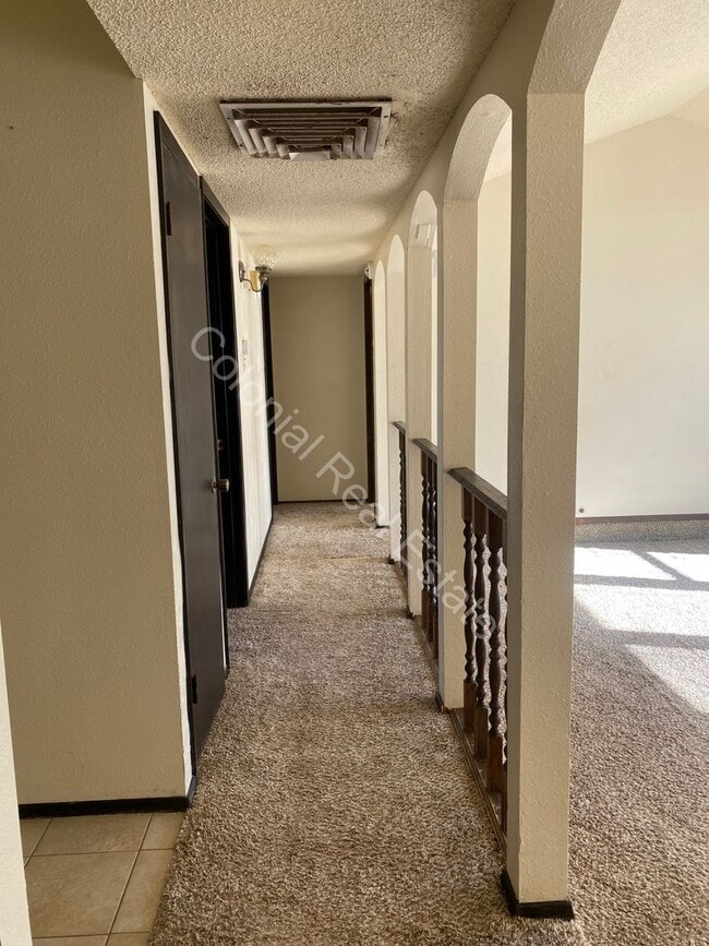 Building Photo - 3 Bed/2 Bath Home with Garage and Character!