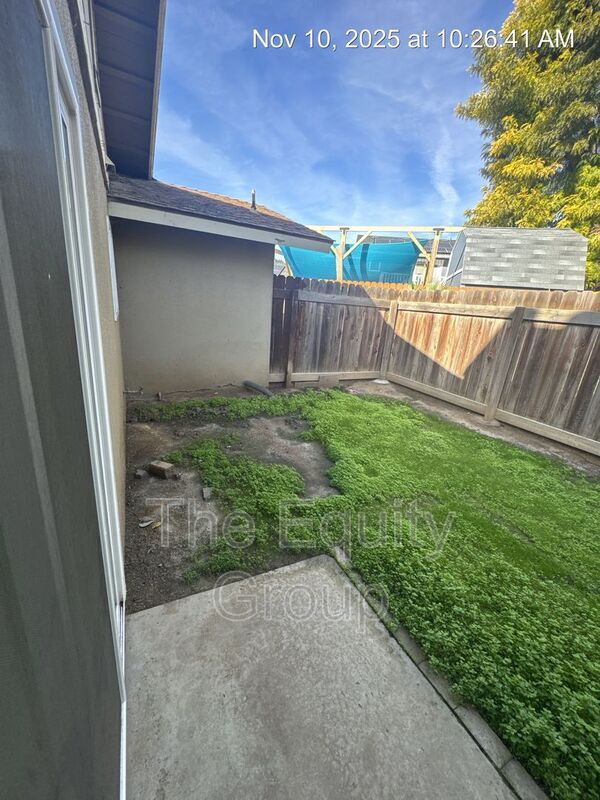 Building Photo - 806 Monarch Cir