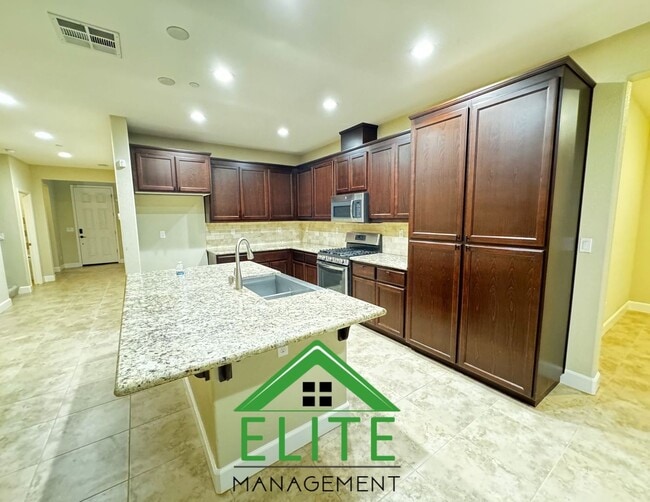 Building Photo - 2104 Westmeath Way