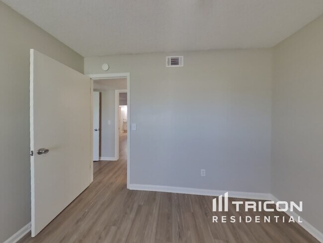 Building Photo - 2270 George Wythe Rd