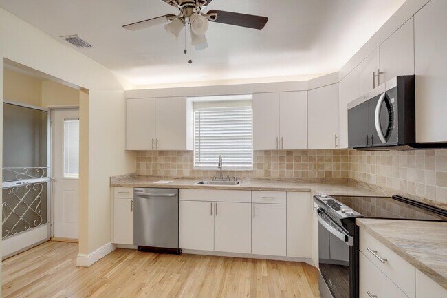 Building Photo - 459 Franconia Cir