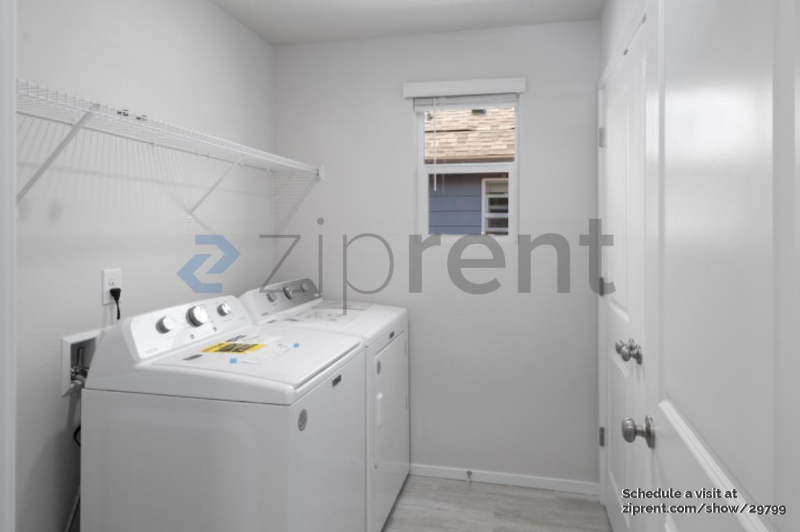 Building Photo - Unit