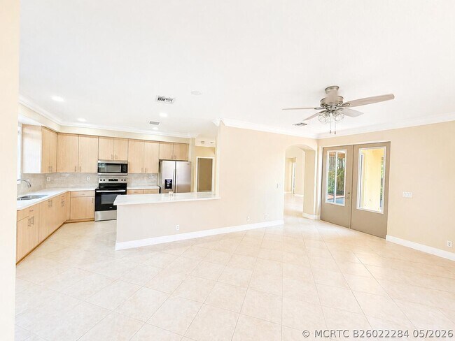 Building Photo - 740 SW 191st Ave