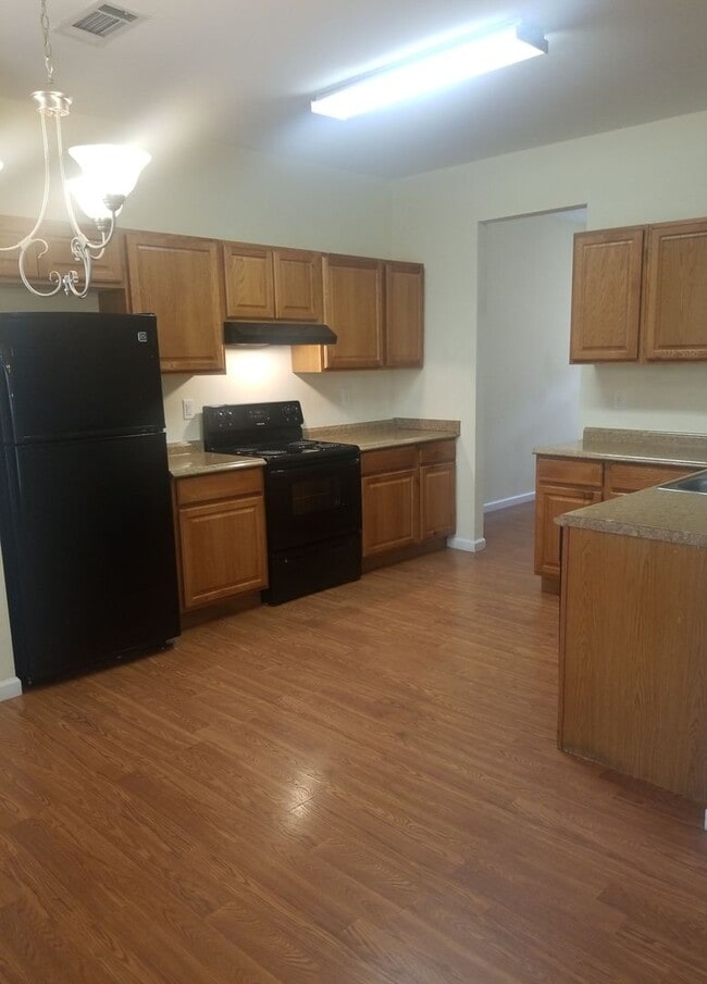 Building Photo - 4 Bedroom Single Family Home in Morrow!