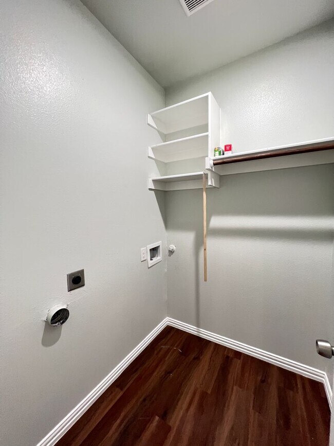 Building Photo - Lovely home for rent in Ennis, TX!