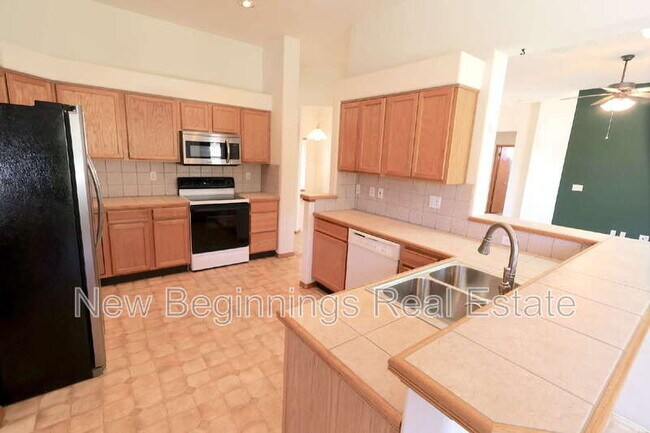 Building Photo - 4411 Hickory Hollow Dr