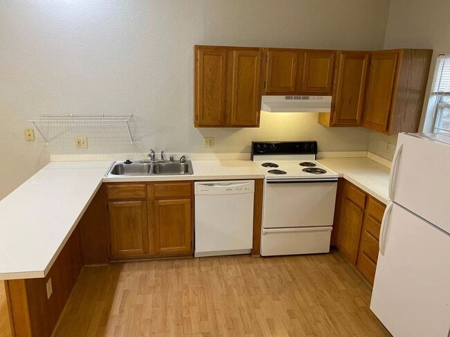 Building Photo - Available Now! 1 Bedroom, 1 Bathroom groun...