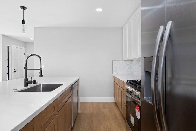 Building Photo - Move-In-Ready Townhome-Style Unit in Chula Vista!