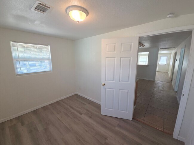 Building Photo - 903 Railroad Ave