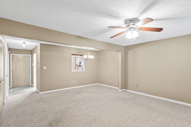 Building Photo - 15 Riverchase Dr