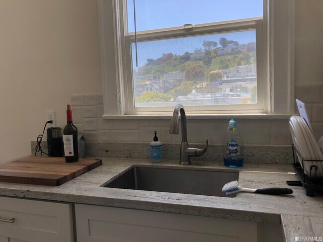 Building Photo - 1000 Judah St