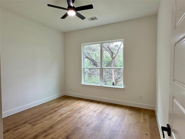 Building Photo - 5206 Country Club Dr