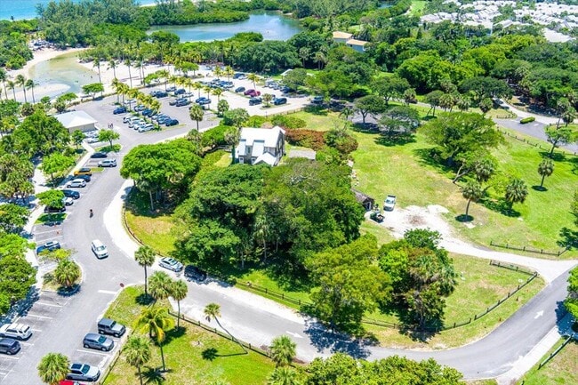 Building Photo - 901 Sandy Oaks Dr