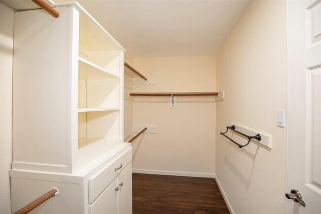 Building Photo - 14330 Little Willow Walk
