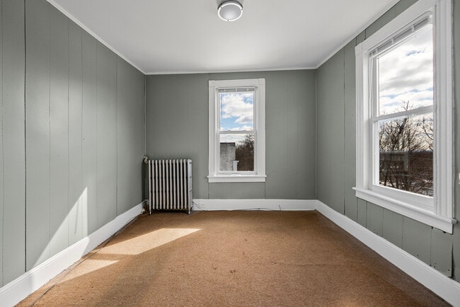 Building Photo - 904 Main St