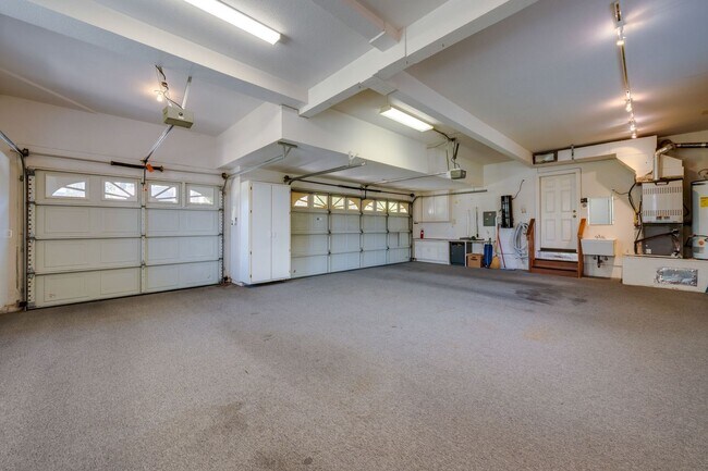 Building Photo - Luxury Custom Home in Folsom with Pool, 3-Car Garage & 4,300+ Sq Ft!