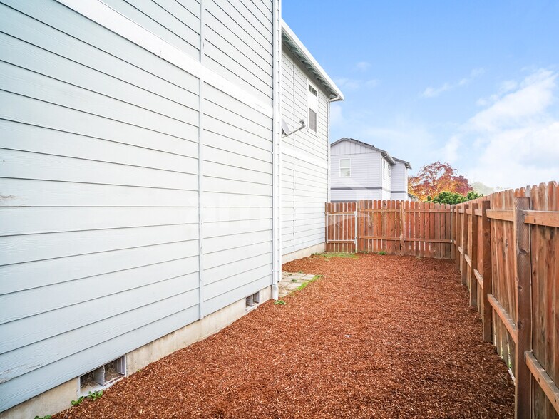 Building Photo - 3856 Oranda St