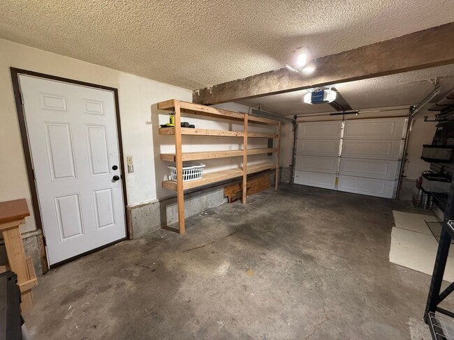 Building Photo - Renovated Ruston Home w/ Water View
