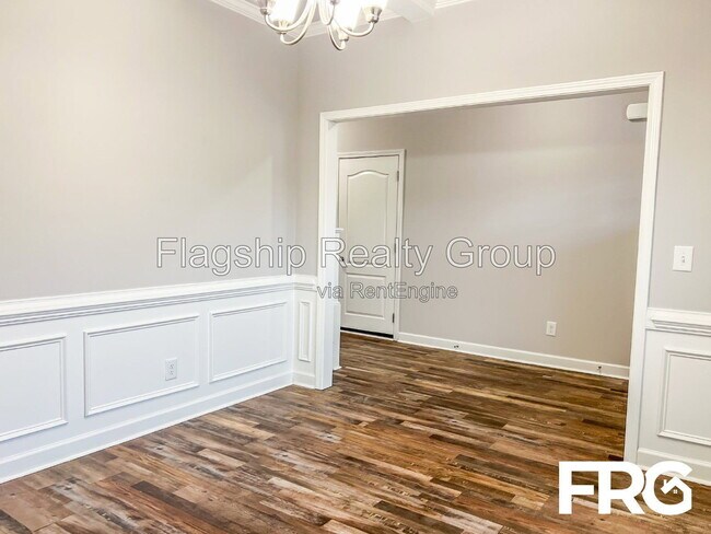 Building Photo - 491 Fallingbrook Dr