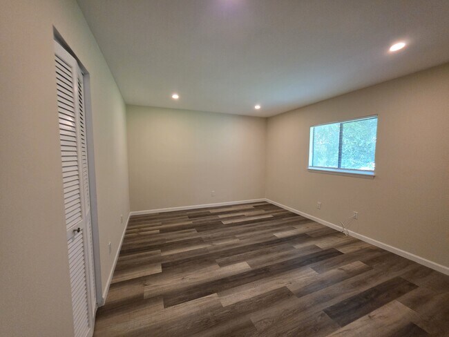 Building Photo - 2455 Thomasson Dr