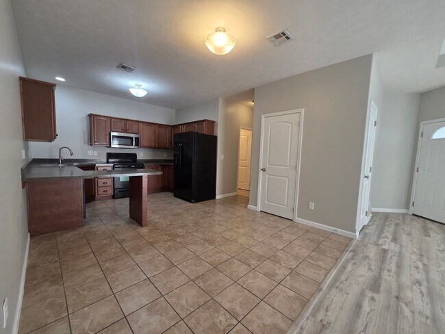 Building Photo - 376 Michaels Court