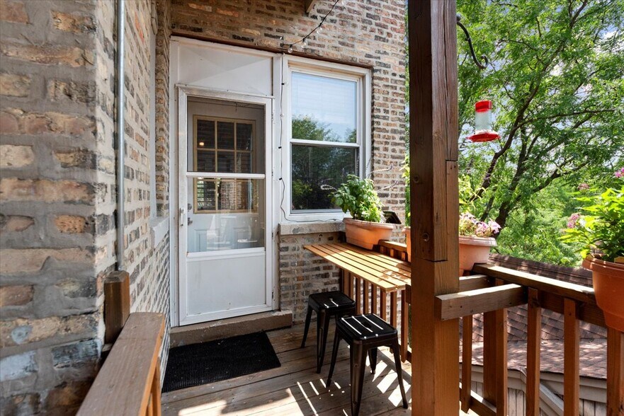 Building Photo - 4862 N Ashland Ave