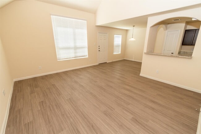 Building Photo - 3931 Silver Ranch Rd