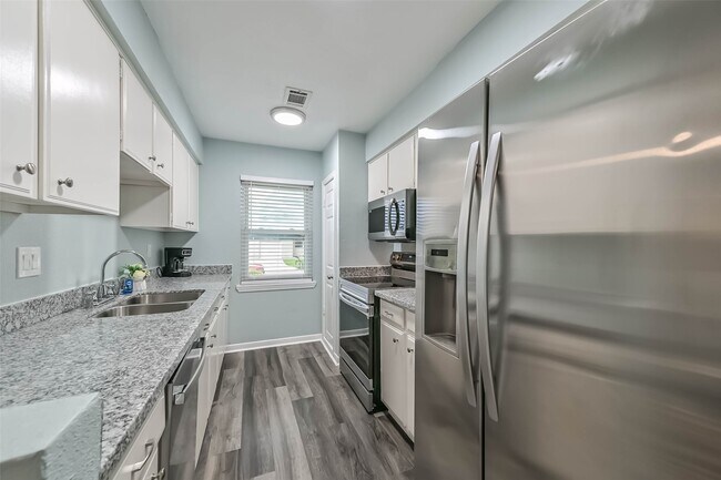Building Photo - 1415 Ramada Dr