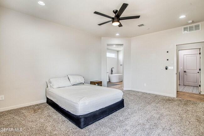 Building Photo - 805 Mormon Tea Dr