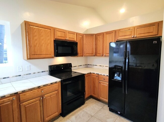 Building Photo - Updated 4 Bd 3 Ba Home in Sandy