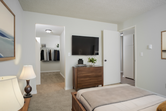 2 x 1.5, 835 Sq Ft - Valencia Apartments