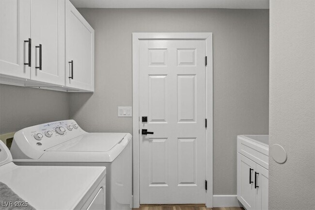 Building Photo - 5005 Cliffrose Dr