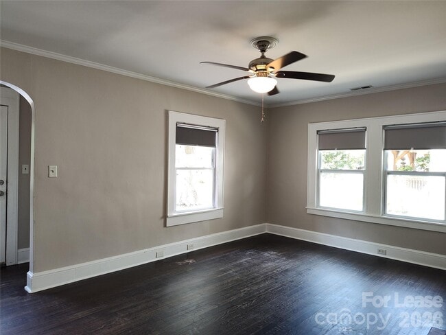 Building Photo - 1405 Shamrock Dr