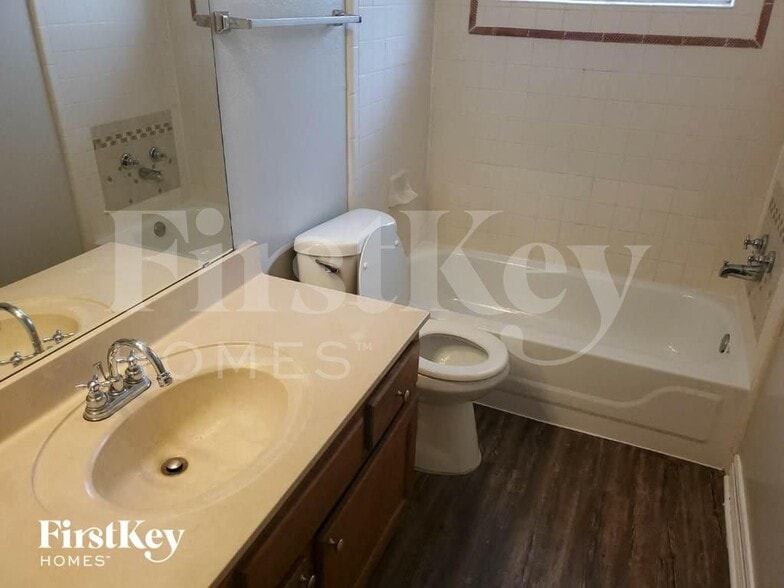 Building Photo - 21134 Western Valley Dr