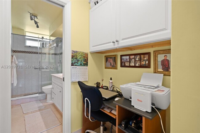 Building Photo - 2851 Leonard Dr