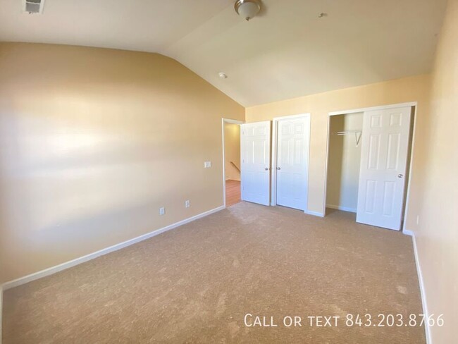 Building Photo - Available Now! Explore this Spacious 3-bed...