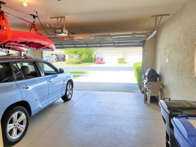 Building Photo - Seasonal Short-Term Villa located in the Auburn Cove Community with Community Pool!